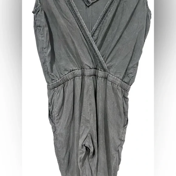 Anthropologies Cloth And Stone Gray Size Small Jumpsuit Romper Pants Wrap top - Picture 4 of 9